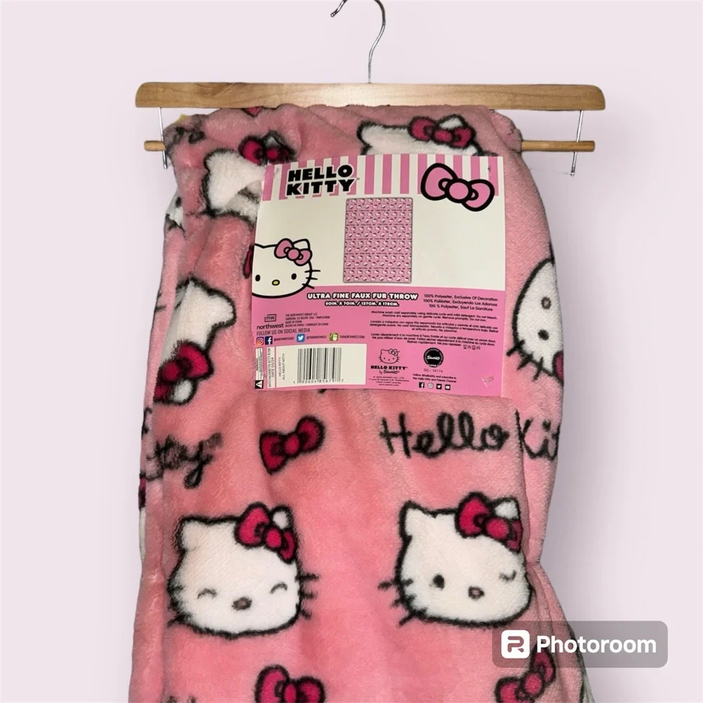 Hello‎ Kitty Ultra Fine Faux Fur Throw Blanket – Pink